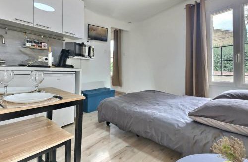 Istres Apartment | Bleu Lavande 1 - Appartement cosy ambiance village