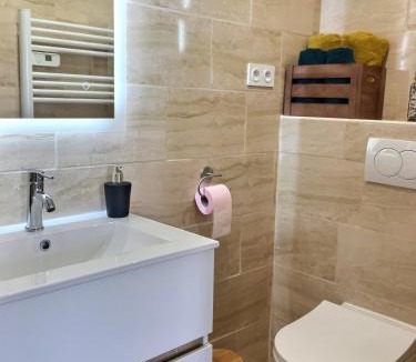 Istres Apartment | Bleu Lavande 1 - Appartement cosy ambiance village