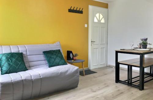 Istres Apartment | Bleu Lavande 1 - Appartement cosy ambiance village
