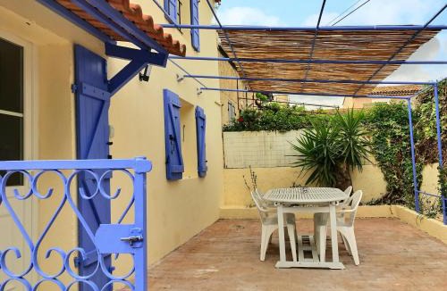 Istres Apartment | Bleu Lavande - Coquet appartement ambiance village