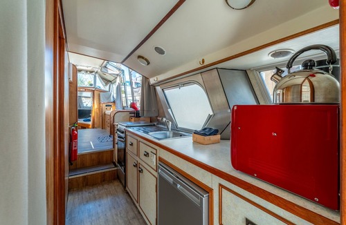 Bellegarde Boat Rental | Boat 'Penichette Odyssey Croisieres' with Lake View, Private Terrace and Air Conditioning