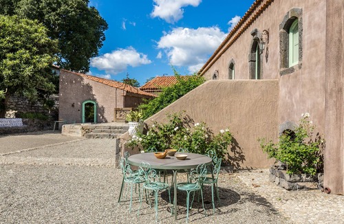 Rovittello House | Borgo Rovittello, traditional Sicilian house with pool immersed in vineyards.