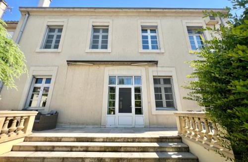 Salon-de-Provence Apartment | Bourgeois House - 16 personnes, Piscine, 6 chambres, 8 lits, 4 SDB, Centre-ville, CLIM