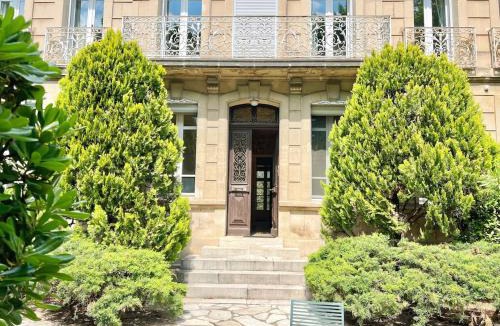 Salon-de-Provence Apartment | Bourgeois House - 16 personnes, Piscine, 6 chambres, 8 lits, 4 SDB, Centre-ville, CLIM