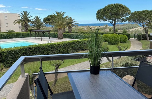Saint-Cyprien Plage Apartment | Breakfast with sea view - Bright apartment, direct beach.