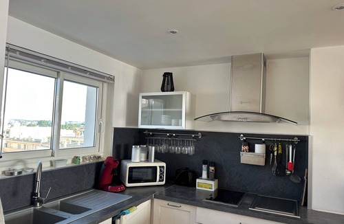 Canet-Plage Apartment | Breathtaking sea view, unoverlooked Mediterranean spot with terrace.