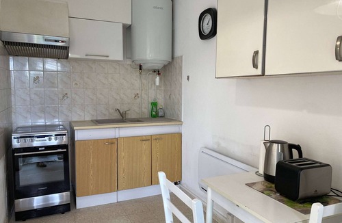 Balaruc-les-Bains Apartment | Bright 1-Bed Apt near Thermal Baths, Equip’d Kitchen, WiFi, Parking, 2-Star Rated, 45m²