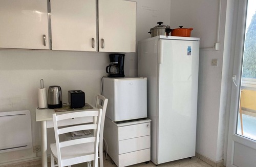 Balaruc-les-Bains Apartment | Bright 1-Bed Apt near Thermal Baths, Equip’d Kitchen, WiFi, Parking, 2-Star Rated, 45m²