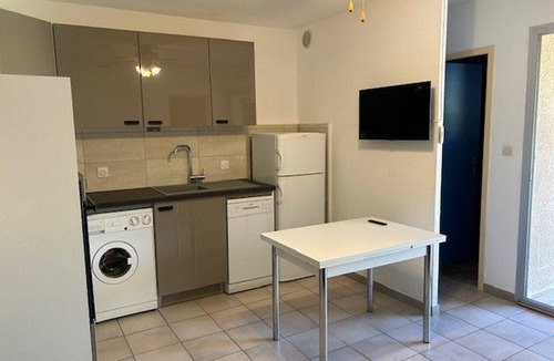 Valras-Plage Apartment | Bright 2BR Apartment w/Terrace, Sleeps 4, 600m from Beach