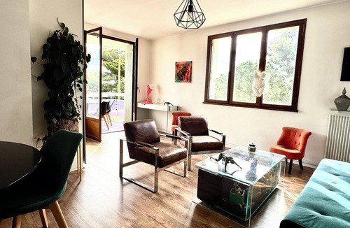 8th Arrondissement Apartment | Bright 3-room apartment with terrace - Plage Pointe Rouge, Marseille 8e