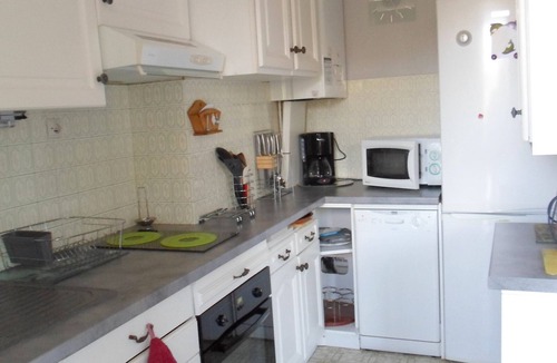 Balaruc-les-Bains Apartment | Bright Apartment near Thermal Baths - Pets Allowed - 42m²