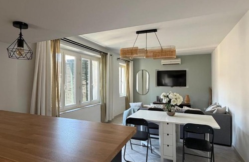 Pelissanne Apartment | Bright apartment in the heart of Pélissanne