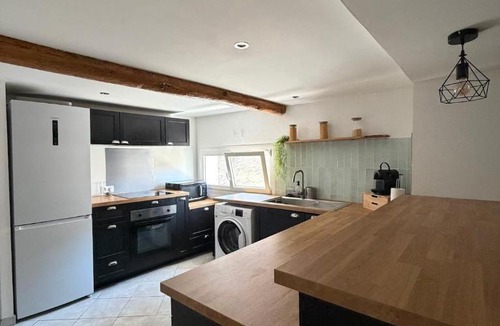 Pelissanne Apartment | Bright apartment in the heart of Pélissanne