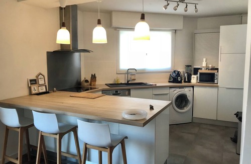 Carnot Apartment | Bright apartment near center and beaches