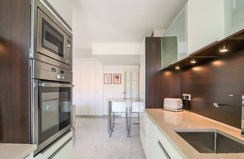 Carnot Apartment | Bright Apartment with Terrace, 5' from downtown