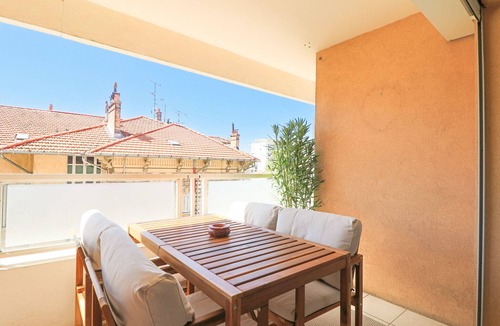 Carnot Apartment | Bright Apartment with Terrace, 5' from downtown