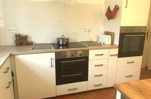 Limoux Villa | Bright comfortable Limoux Villa. Private Garden, Modern kitchen, Strong Wifi