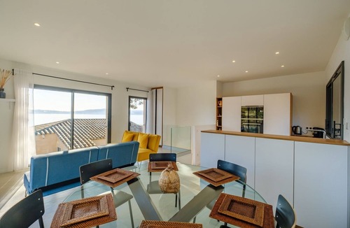 Guerrevieille Apartment | Bright duplex, roof terrace, sea view, beach in front of Golfe de Saint Tropez