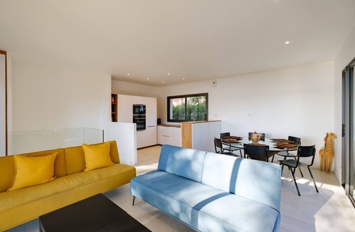 Guerrevieille Apartment | Bright duplex, roof terrace, sea view, beach in front of Golfe de Saint Tropez