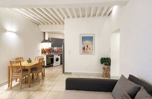 Nimes City Centre Apartment | Bright Nîmes Center Flat with Terrace