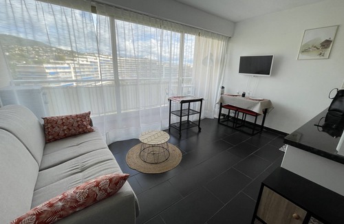 Mandelieu-La-Napoule Apartment | Bright studio Cannes Marina, 2 guests, close to beach and shops.