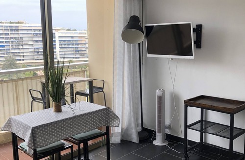 Mandelieu-La-Napoule Apartment | Bright studio Cannes Marina, 2 guests, close to beach and shops.