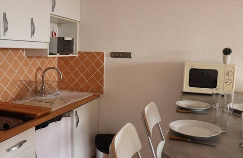 Cavalaire-sur-Mer Apartment | Bright studio-cabin with terrace, parking, near beach