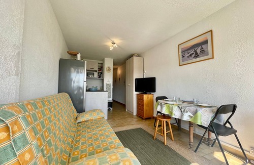 Sete Apartment | Bright studio with cabin, private parking, near the beach