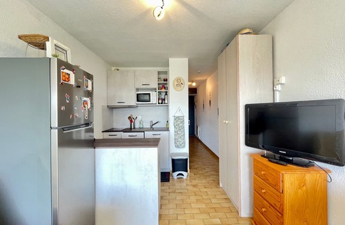 Sete Apartment | Bright studio with cabin, private parking, near the beach