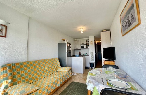 Sete Apartment | Bright studio with cabin, private parking, near the beach
