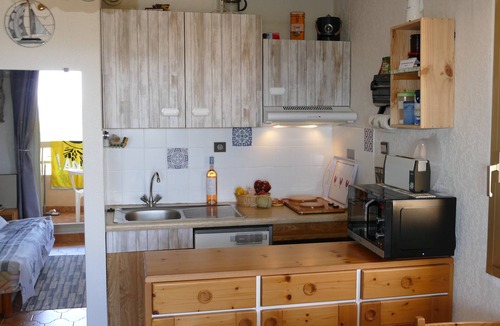 Six-Fours-les-Plages Apartment | Bright T2 sea view, very quiet with unforgettable sunsets over the sea