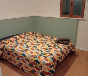 La Crau Apartment | BudgetBnb au centre de la Moutonne