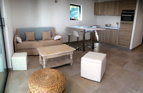 Bandol Apartment | Calanques , Villa Lucienne, T2 classified 4*, 40m2 with parking, pine forest.