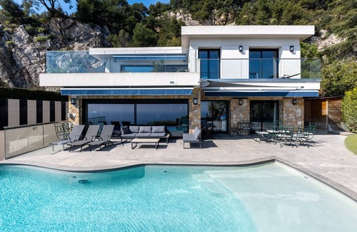 Villefranche-sur-Mer Ski Chalet | Californian hillside villa with sea view