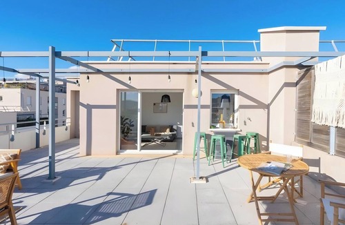 La Fourragere Apartment | Calm 3-Bedroom Apartment with Rooftop Terrace and Shared Patio