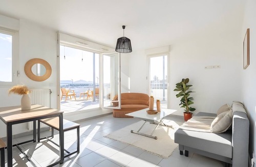 La Fourragere Apartment | Calm 3-Bedroom Apartment with Rooftop Terrace and Shared Patio