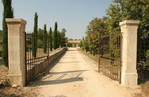 Buoux House | Calm,nature and Charming Independent Stony House with Pool and Mountain View