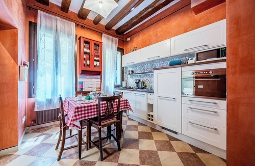 Dorsoduro Apartment | Campiello Tron Peaceful House