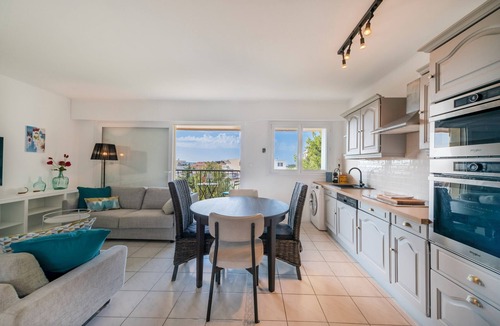 Carnot Apartment | Cannes 2BR Apartment | Walk to Palais & Beach
