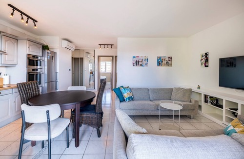 Carnot Apartment | Cannes 2BR Apartment | Walk to Palais & Beach