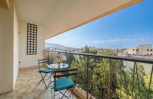 Carnot Apartment | Cannes 2BR Apartment | Walk to Palais & Beach
