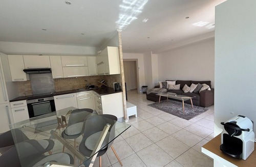 Prado - Republique Apartment | Cannes City Center – Spacious 3-bedroom apartment with a terrace