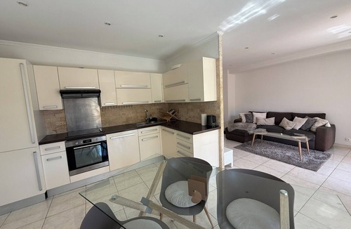 Prado - Republique Apartment | Cannes City Center – Spacious 3-bedroom apartment with a terrace