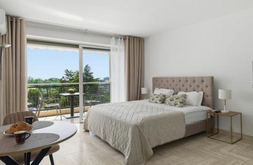 Mandelieu-La-Napoule Apartment | Cannes Marina Appart Hotel Mandelieu