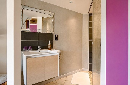 Carnoux-en-Provence Bed & Breakfast | Cap Anguilla, guest room near Cassis