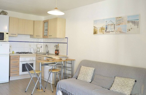 Cap d'Agde Apartment | Cap d'Agde: 2-room apt, cabin, sleeps 6, near beach, loggia, parking