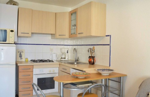Cap d'Agde Apartment | Cap d'Agde: 2-room apt, cabin, sleeps 6, near beach, loggia, parking