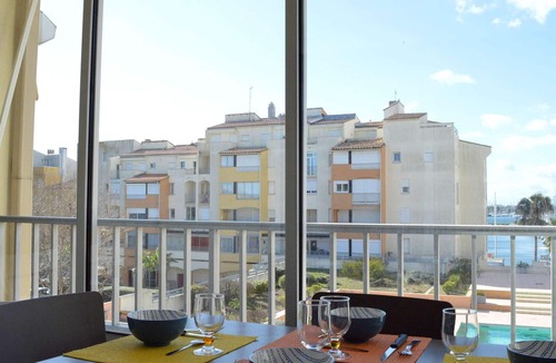 Cap d'Agde Apartment | Cap d'Agde: 2-room apt, cabin, sleeps 6, near beach, loggia, parking