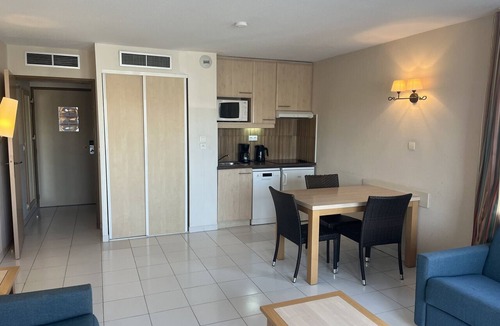 Frejus Port Apartment | Cap Hermès 107, studio 30m2, sleeps 3, port view, air conditioning, parking and swimming pool