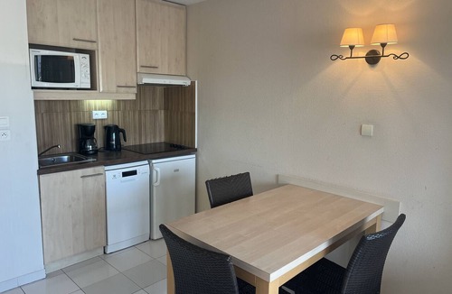 Frejus Port Apartment | Cap Hermès 107, studio 30m2, sleeps 3, port view, air conditioning, parking and swimming pool